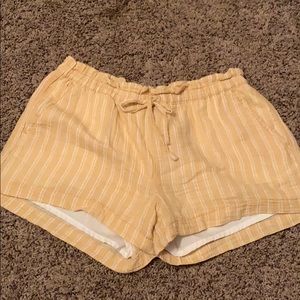 yellow arizona jeans co shorts medium